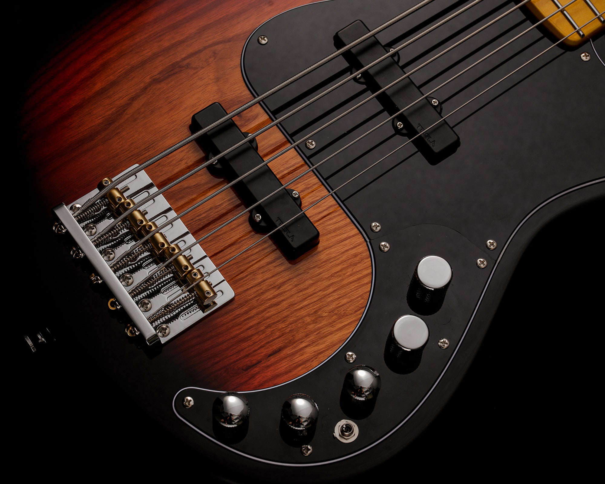 BEE WING-Standard 4-Strings / SWAMP ASH – BEE WING - bass